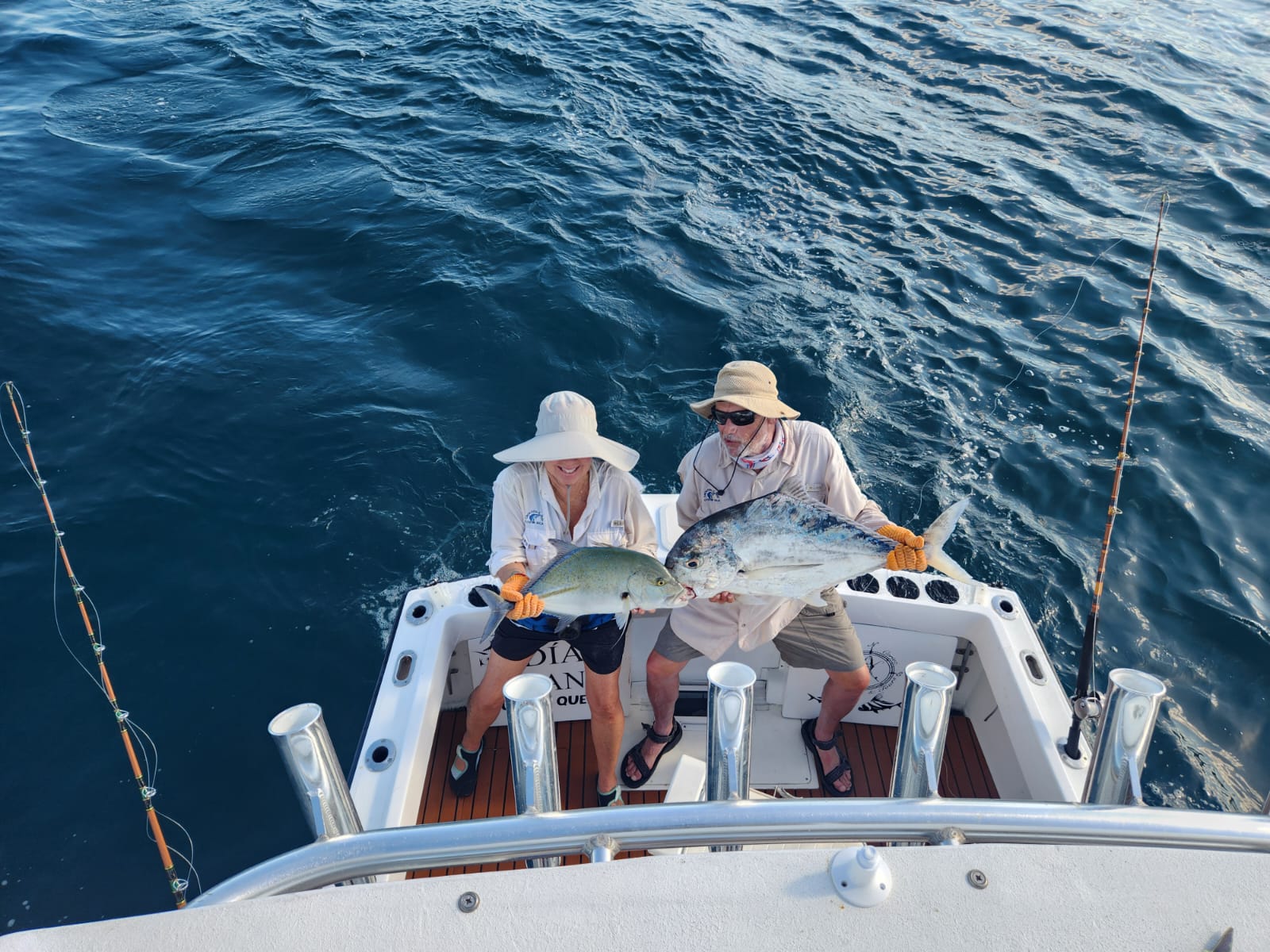 Couple with double jack catch